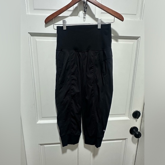 Lululemon Black IN FLUX Jogger Crop Pants Swift Sz 4 Black No Flaws - Picture 3 of 8